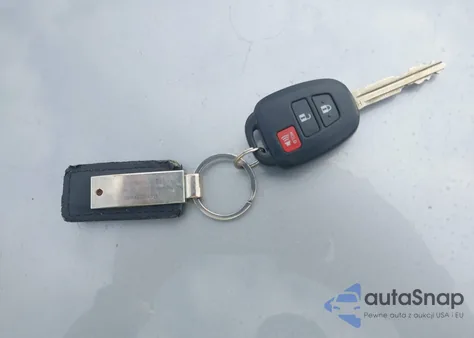 2015 Toyota Rav4 Le z USA, uszkodzony, nr VIN JTMZFREV8FD057319